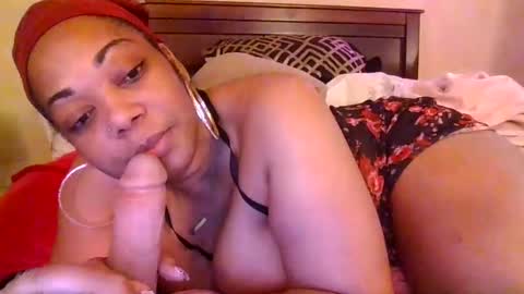 brownroundrenee online show from February 23, 5:50 pm