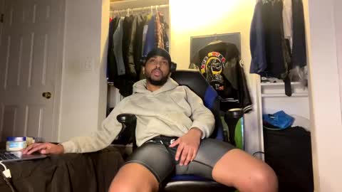 Brownskinshortyy online show from December 18, 1:48 am