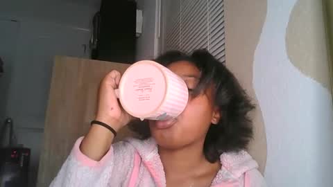 Snapshot of brownsugarcutie3 chatting on October 23, 1:38 am Brownsuagrcutie online show from October 23, 1:38 am