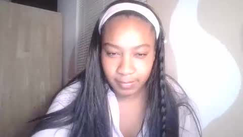 Snapshot of brownsugarcutie3 chatting on November 16, 2:06 am Brownsuagrcutie online show from November 16, 2:06 am