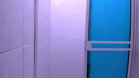 brownvelvet_ online show from December 5, 1:42 pm