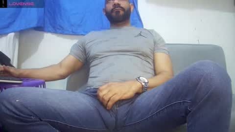 Snapshot of bruce_bigg chatting on May 14, 9:32 pm Bruce online show from May 14, 9:32 pm
