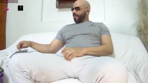Snapshot of bruce_bigg chatting on July 24, 7:01 pm Bruce online show from July 24, 7:01 pm