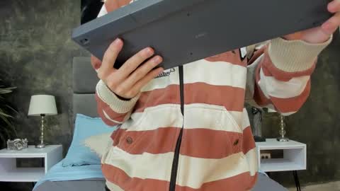 Snapshot of bruce_hans chatting on November 18, 11:36 am Bruce Hans online show from November 18, 11:36 am