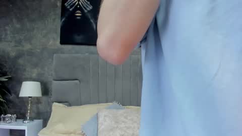 Snapshot of bruce_hans chatting on November 27, 12:07 pm Bruce Hans online show from November 27, 12:07 pm