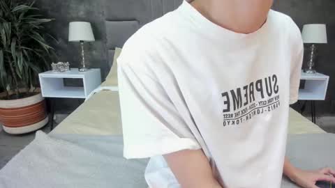 Snapshot of bruce_hans chatting on December 3, 11:41 am Bruce Hans online show from December 3, 11:41 am