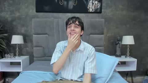 Snapshot of bruce_hans chatting on December 14, 11:48 am Bruce Hans online show from December 14, 11:48 am