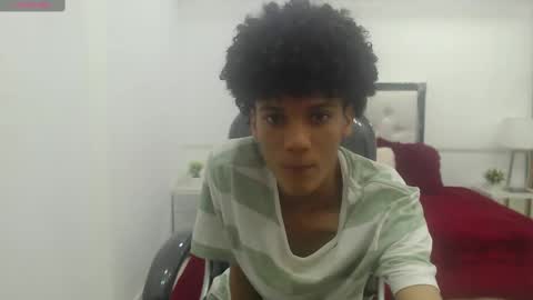 Snapshot of bruce_twink chatting on February 19, 12:44 pm B R U C E T W I N K online show from February 19, 12:44 pm