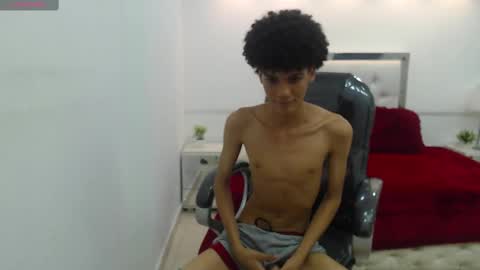 Snapshot of bruce_twink chatting on February 19, 6:54 pm B R U C E T W I N K online show from February 19, 6:54 pm