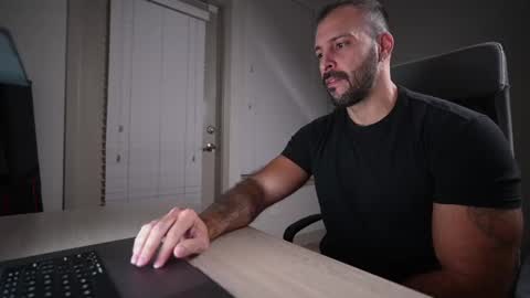 Snapshot of brucestryker chatting on December 28, 12:47 am onlyfans BRUCESTRYKER online show from December 28, 12:47 am