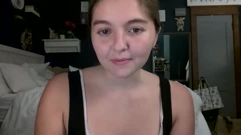 brunettebaby040 online show from September 9, 2:33 am