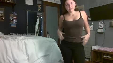 brunettebaby040 online show from September 11, 11:38 pm