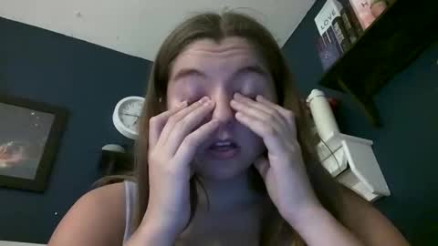 brunettebaby040 online show from September 14, 11:59 pm