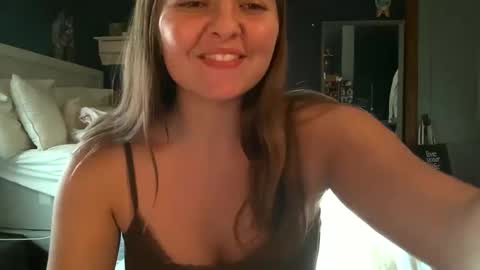 brunettebaby040 online show from October 4, 9:13 pm