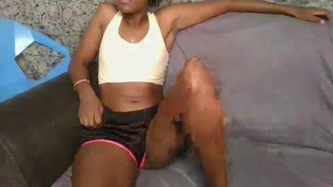 Snapshot of brunnette_blonde chatting on March 4, 6:30 am everyday online show from March 4, 6:30 am