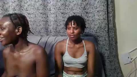 Snapshot of brunnette_blonde chatting on March 5, 10:17 pm everyday online show from March 5, 10:17 pm