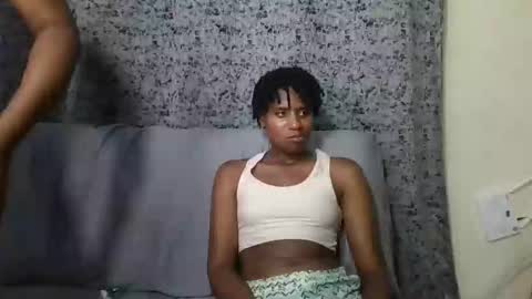 Snapshot of brunnette_blonde chatting on March 9, 2:59 am everyday online show from March 9, 2:59 am