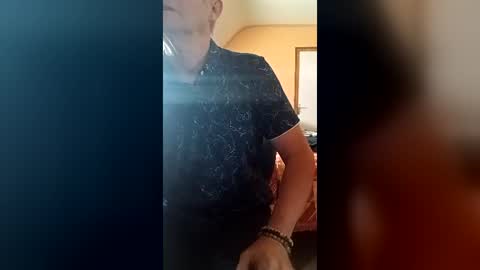 Snapshot of bruno5629 chatting on August 2, 1:09 pm bruno5629 online show from August 2, 1:09 pm
