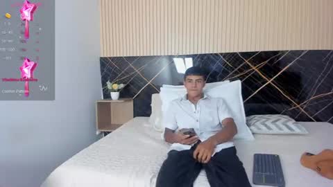 Snapshot of bruno_fox_ chatting on June 24, 7:13 pm Bruno online show from June 24, 7:13 pm