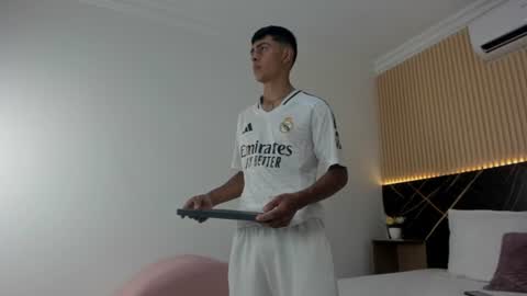 Snapshot of bruno_fox_ chatting on July 6, 8:22 pm Bruno online show from July 6, 8:22 pm