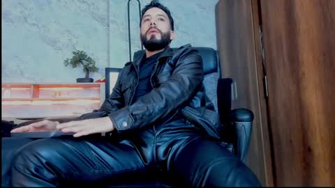 Snapshot of bruno_woods chatting on March 2, 7:02 pm Andres Suarez online show from March 2, 7:02 pm