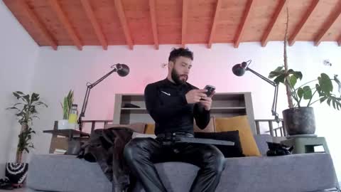 Snapshot of bruno_woods chatting on February 16, 3:08 pm Andres Suarez online show from February 16, 3:08 pm