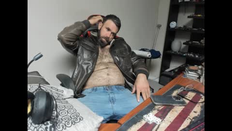 Snapshot of brutalmaster1983 chatting on December 19, 7:29 pm BRUTALMASTER1983 online show from December 19, 7:29 pm