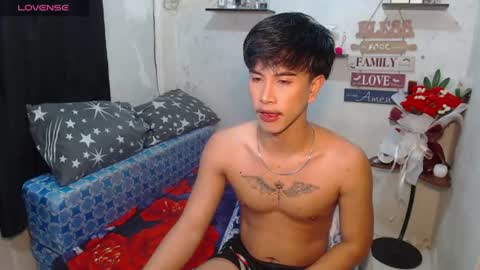 Snapshot of bryan_________ chatting on August 7, 3:19 am BRYAN JEMY online show from August 7, 3:19 am