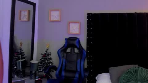 Snapshot of bryan_robayo5 chatting on December 16, 11:48 am Bryan online show from December 16, 11:48 am