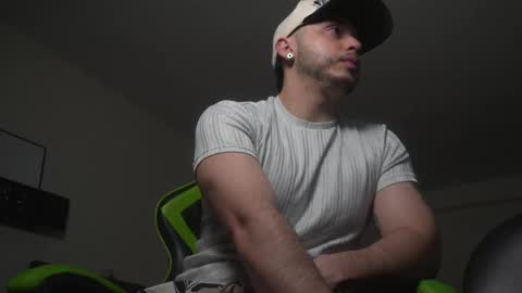 Snapshot of bryanncan01 chatting on April 5, 12:30 am Bryannsex online show from April 5, 12:30 am