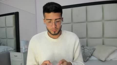 Snapshot of bryperez chatting on January 4, 1:10 am bry online show from January 4, 1:10 am