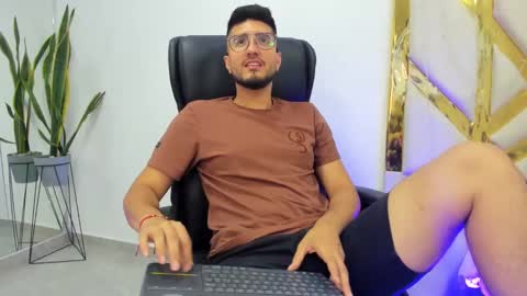 Snapshot of bryperez chatting on March 9, 5:00 am bry online show from March 9, 5:00 am