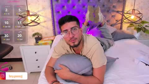 Snapshot of bryperez chatting on November 9, 3:43 pm bry online show from November 9, 3:43 pm