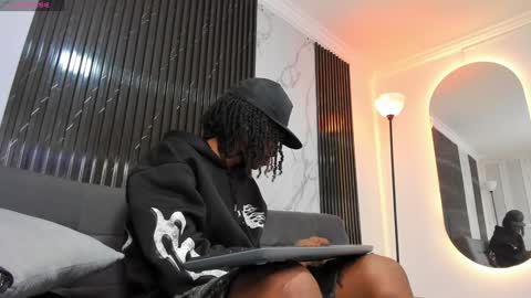 Snapshot of bryxxxon1 chatting on December 10, 4:13 am Bryxon online show from December 10, 4:13 am