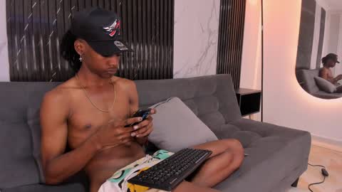 Snapshot of bryxxxon1 chatting on December 28, 6:28 am Bryxon online show from December 28, 6:28 am