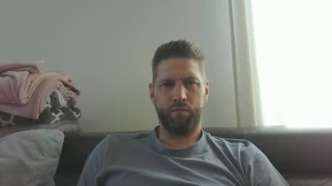 bubblebee1982 online show from September 12, 1:22 pm