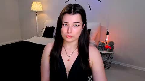 Snapshot of buckssbunny chatting on June 10, 12:26 pm Ari online show from June 10, 12:26 pm