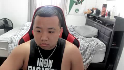 Snapshot of buffsexyman24 chatting on February 21, 7:21 pm buffsexyman24 online show from February 21, 7:21 pm