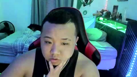 Snapshot of buffsexyman24 chatting on February 22, 1:33 am buffsexyman24 online show from February 22, 1:33 am