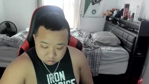 Snapshot of buffsexyman24 chatting on February 23, 8:11 pm buffsexyman24 online show from February 23, 8:11 pm