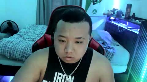 Snapshot of buffsexyman24 chatting on February 24, 11:52 pm buffsexyman24 online show from February 24, 11:52 pm