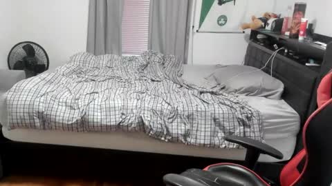 Snapshot of buffsexyman24 chatting on February 27, 12:23 pm buffsexyman24 online show from February 27, 12:23 pm