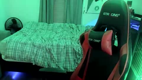 Snapshot of buffsexyman24 chatting on March 1, 1:00 am buffsexyman24 online show from March 1, 1:00 am