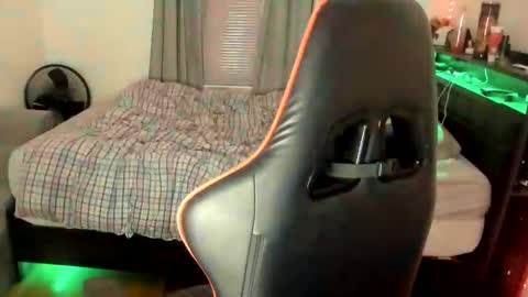 Snapshot of buffsexyman24 chatting on March 2, 3:56 am buffsexyman24 online show from March 2, 3:56 am