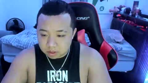 Snapshot of buffsexyman24 chatting on March 3, 12:37 am buffsexyman24 online show from March 3, 12:37 am