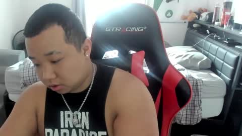 Snapshot of buffsexyman24 chatting on March 6, 5:00 pm buffsexyman24 online show from March 6, 5:00 pm