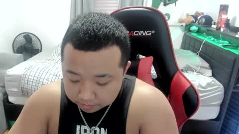 Snapshot of buffsexyman24 chatting on March 7, 1:20 am buffsexyman24 online show from March 7, 1:20 am