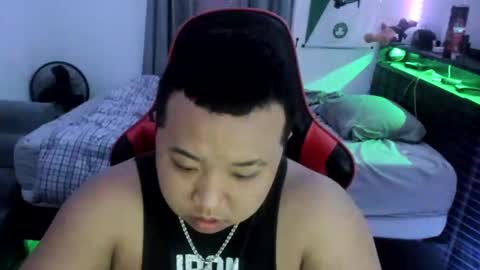 Snapshot of buffsexyman24 chatting on March 9, 3:43 am buffsexyman24 online show from March 9, 3:43 am