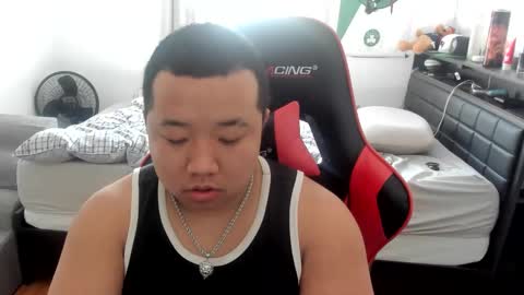 Snapshot of buffsexyman24 chatting on March 9, 6:32 pm buffsexyman24 online show from March 9, 6:32 pm