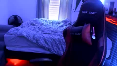 Snapshot of buffsexyman24 chatting on March 10, 12:26 pm buffsexyman24 online show from March 10, 12:26 pm